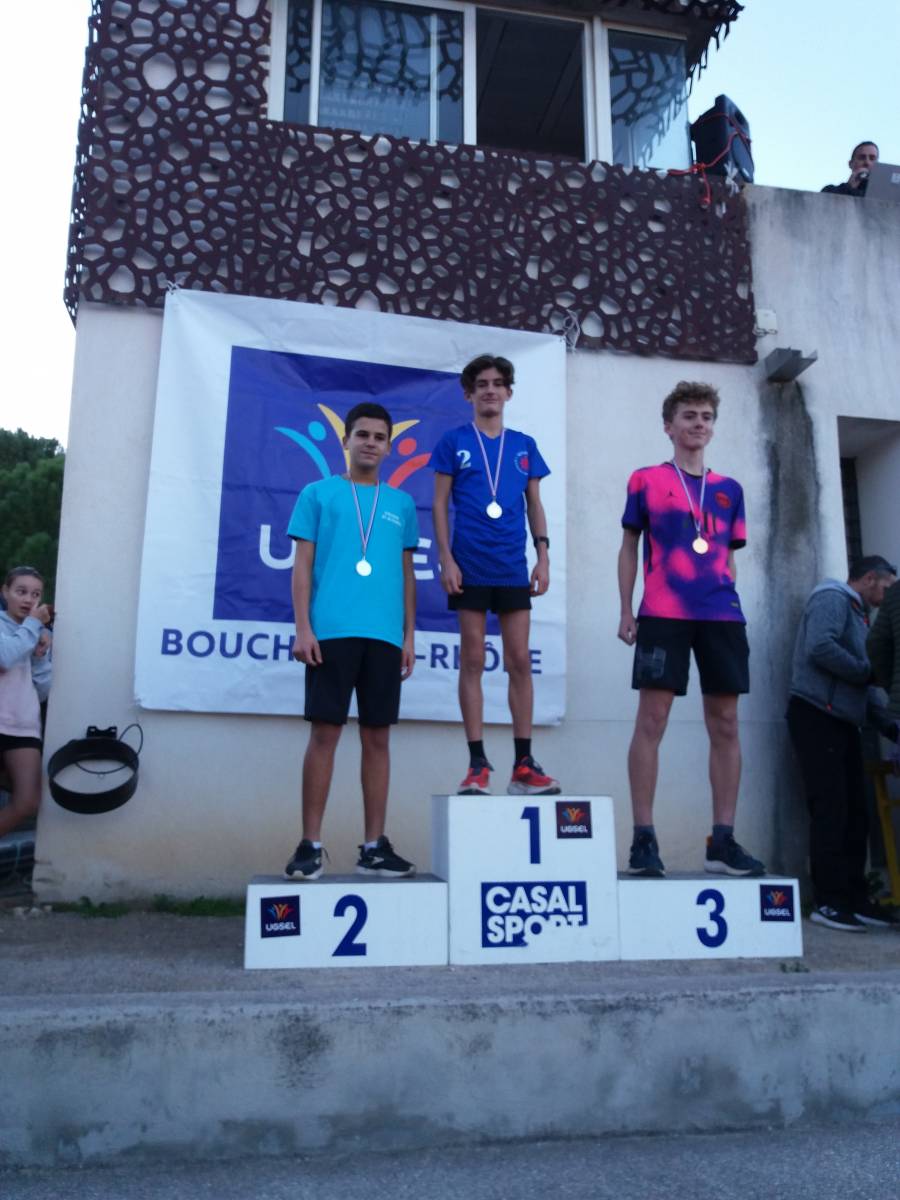 CROSS A LUMINY AVEC LES ELEVES DE L'AS SEVIGNE