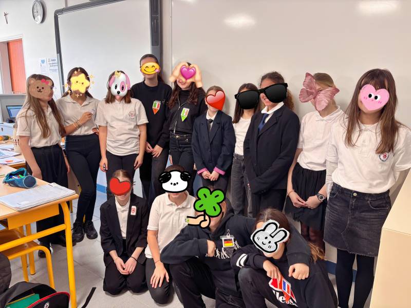 EXPOSE EN COURS D'ANGLAIS AVEC NOS ELEVES DE SIXIEME F